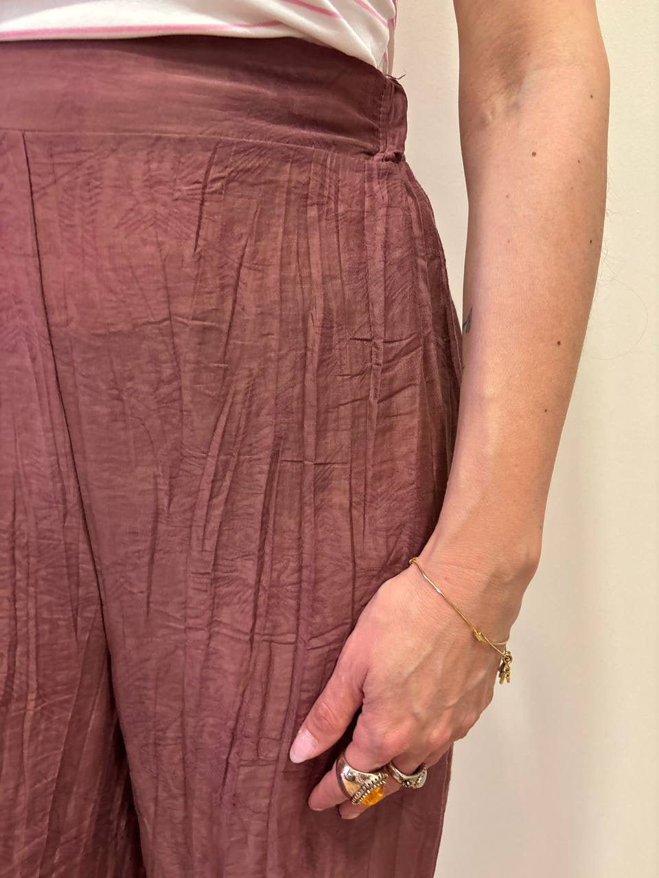 KONTATTO - Pantalone a palazzo in misto tencel goffrato color india