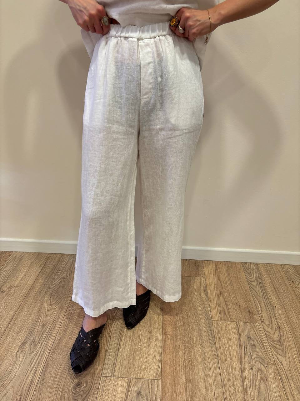 MEME ROAD - Pantalone a palazzo crop in lino con elastico color bianco