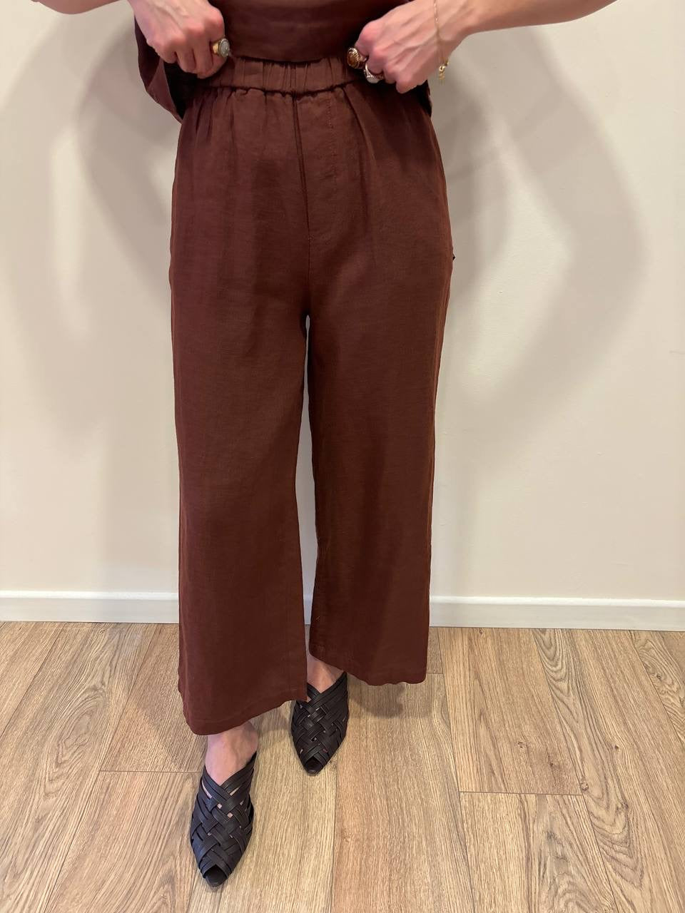 MEME ROAD - Pantalone a palazzo crop in lino con elastico color terracotta