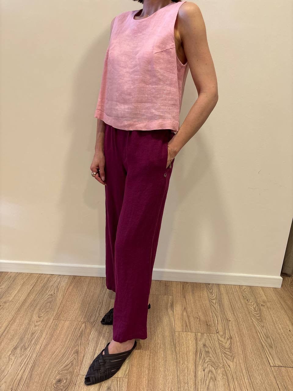 MEME ROAD - Pantalone a palazzo crop in lino con elastico color cabernet