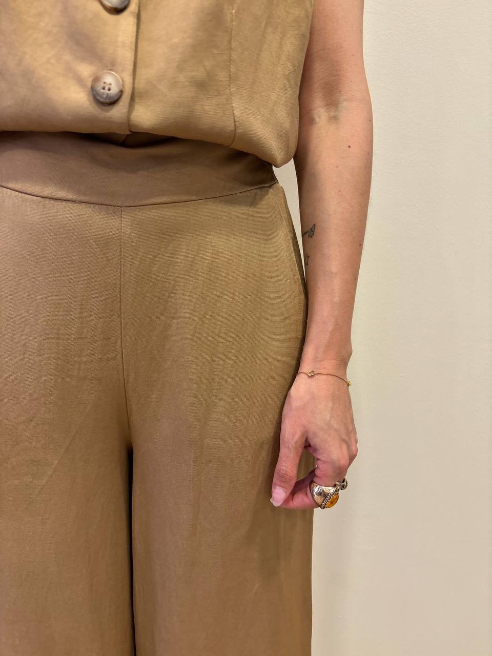 MEME ROAD - Pantalone a palazzo in viscosa e lino con elastico color sabbia