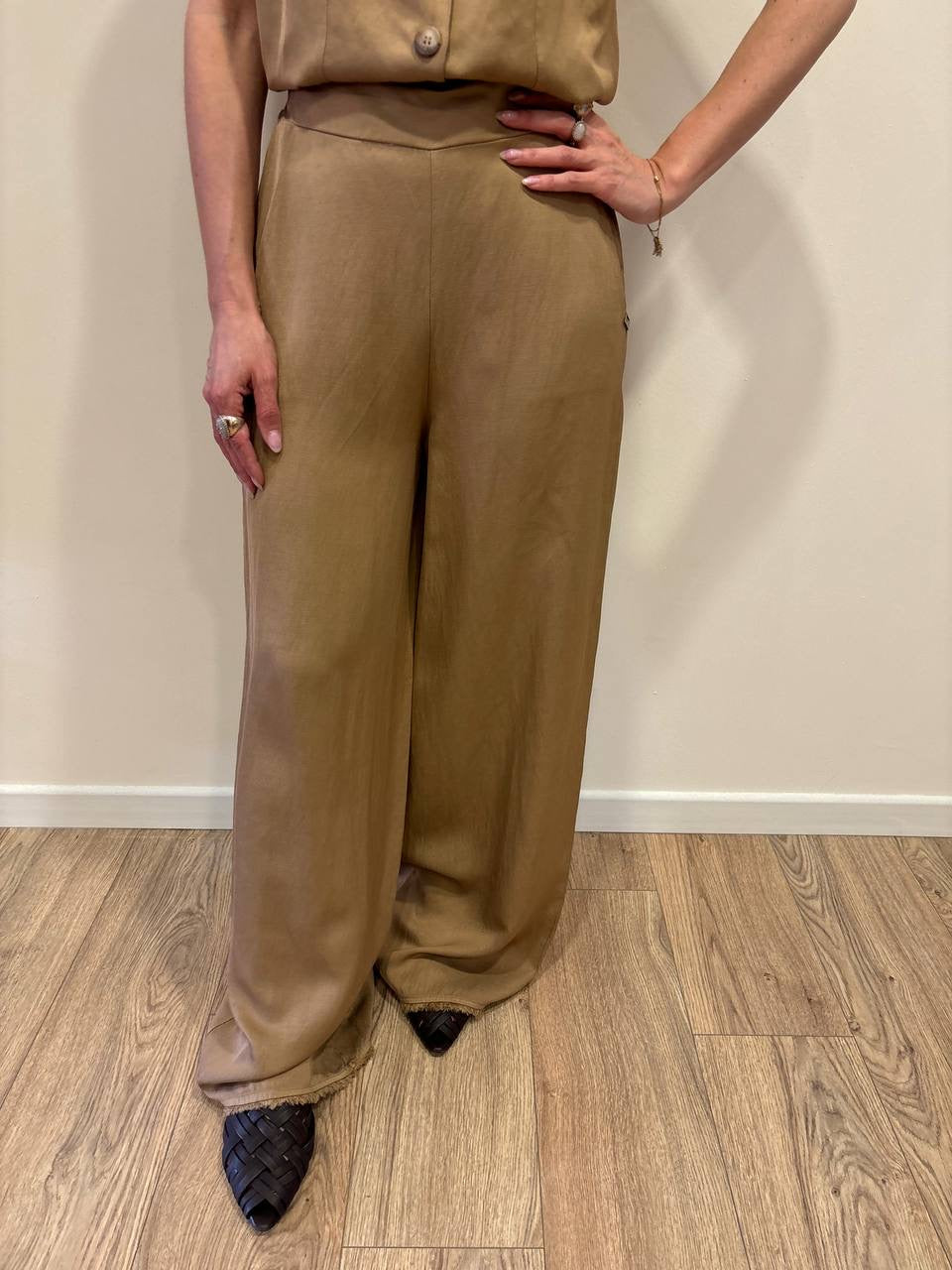 MEME ROAD - Pantalone a palazzo in viscosa e lino con elastico color sabbia