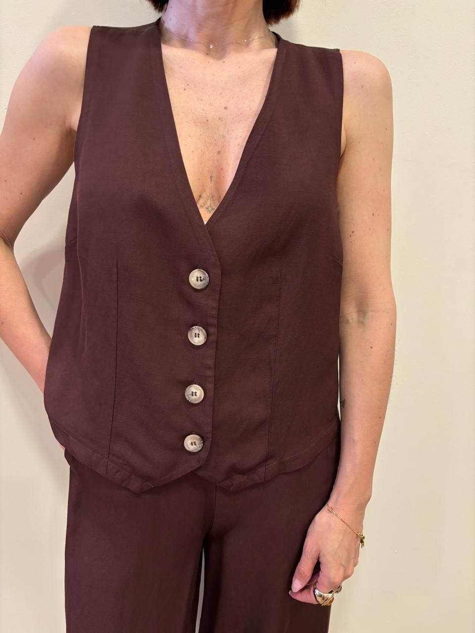 MEME ROAD - Gilet con bottoni in misto viscosa e lino color moka