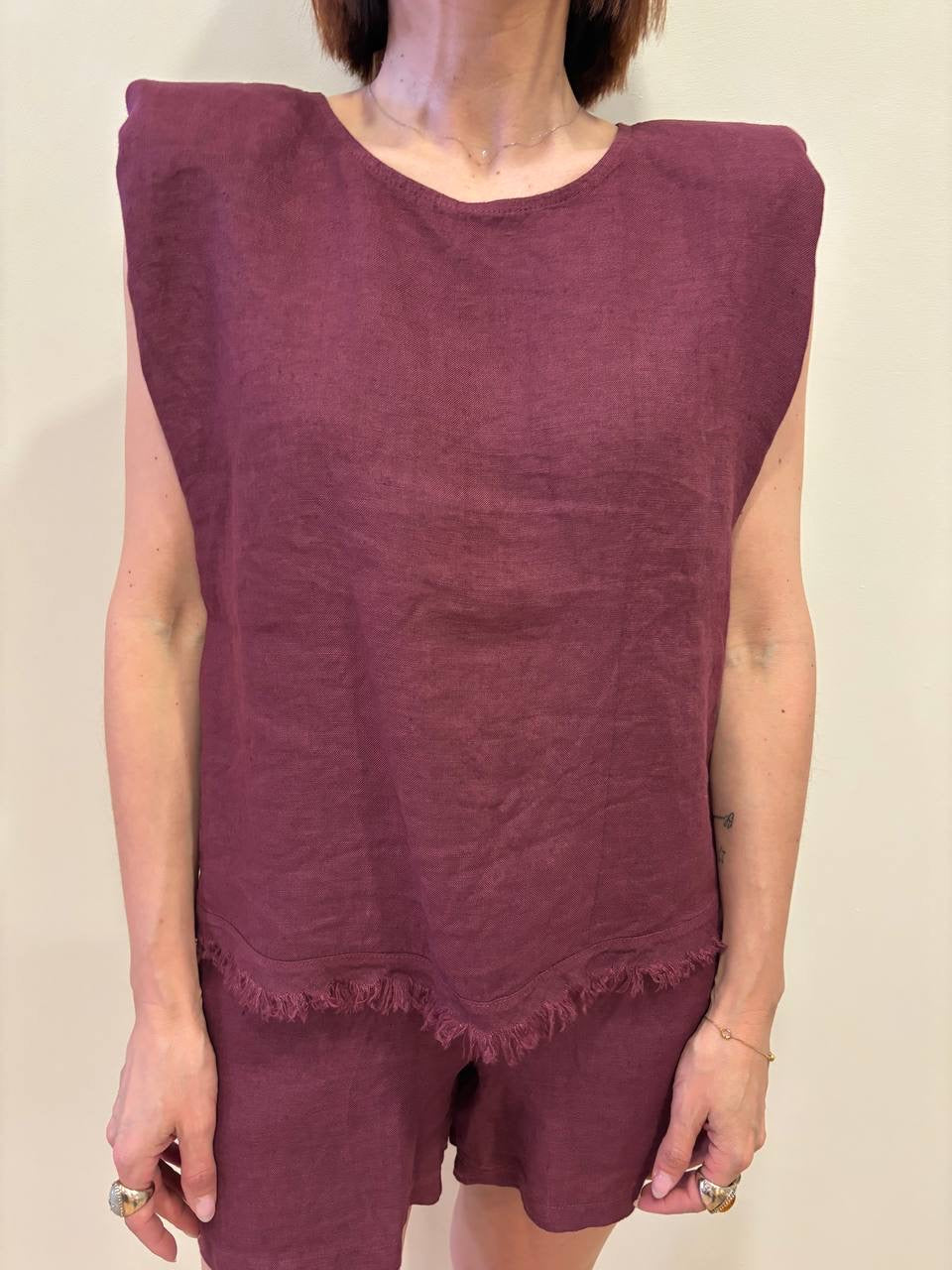 KAOS - Top in lino secco con spallucce e frange color india