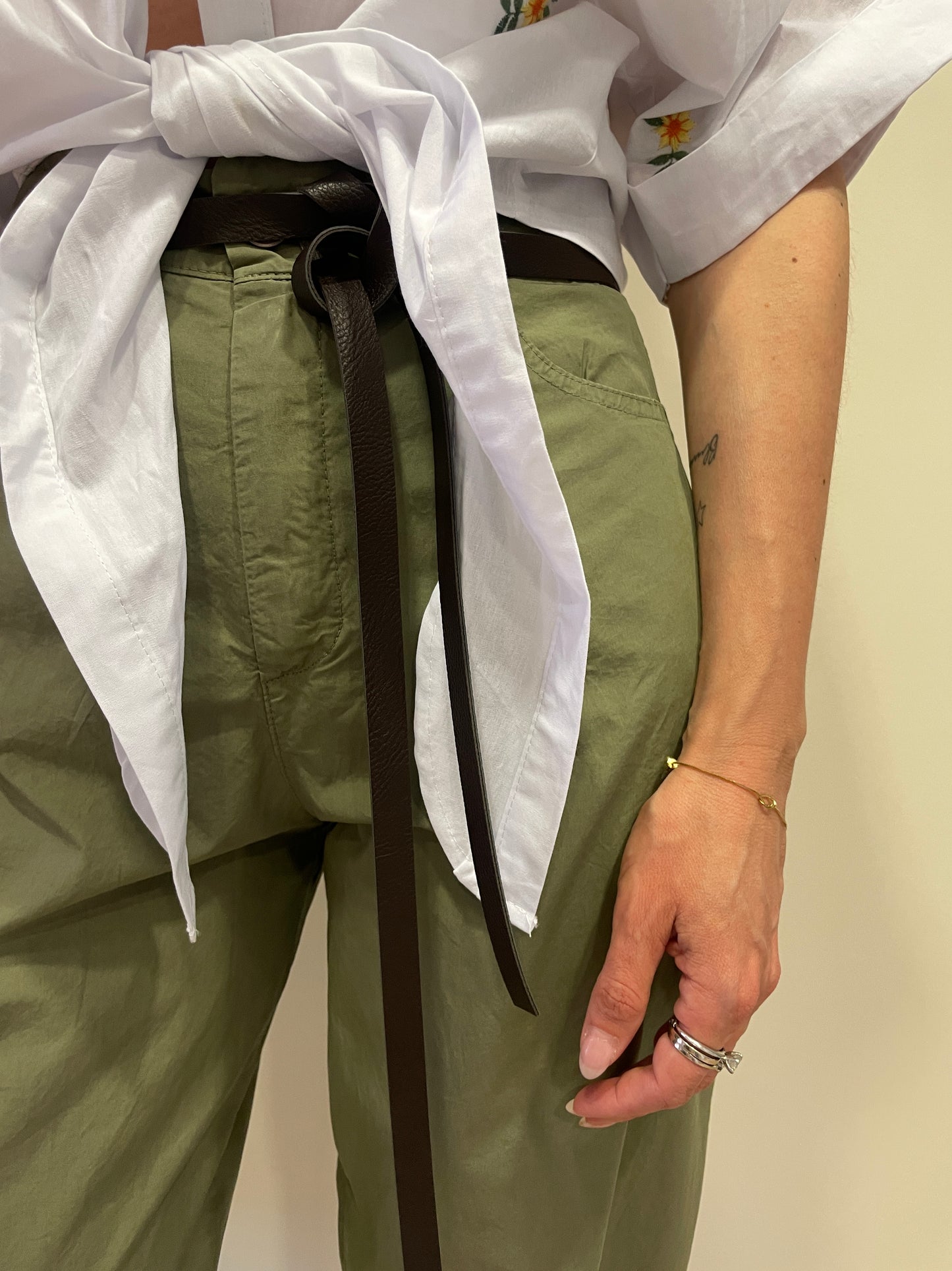 SUSY MIX - Pantalone in cotone baloon fit verde militare