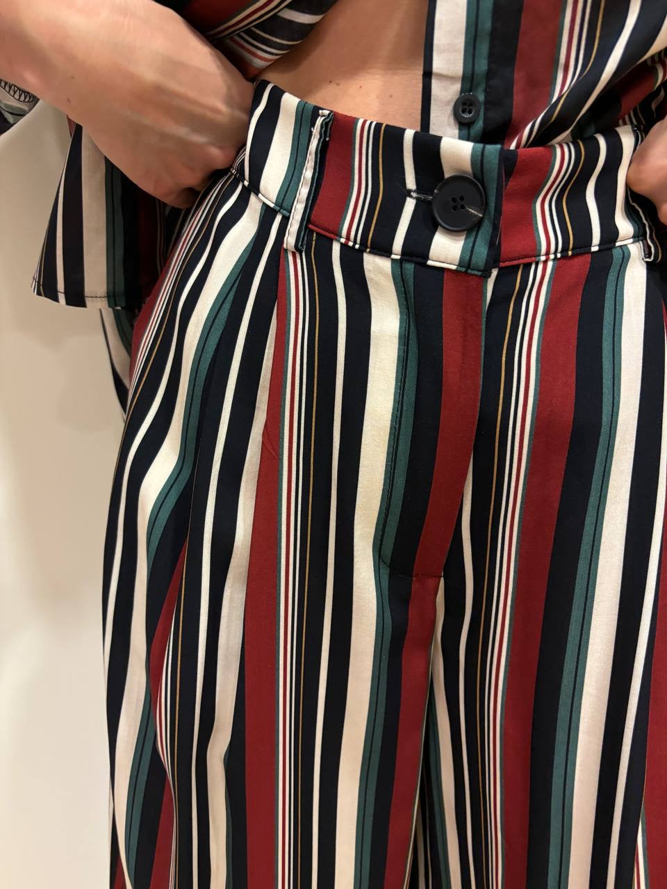 HAVEONE - Pantalone a palazzo crop a righe verticali