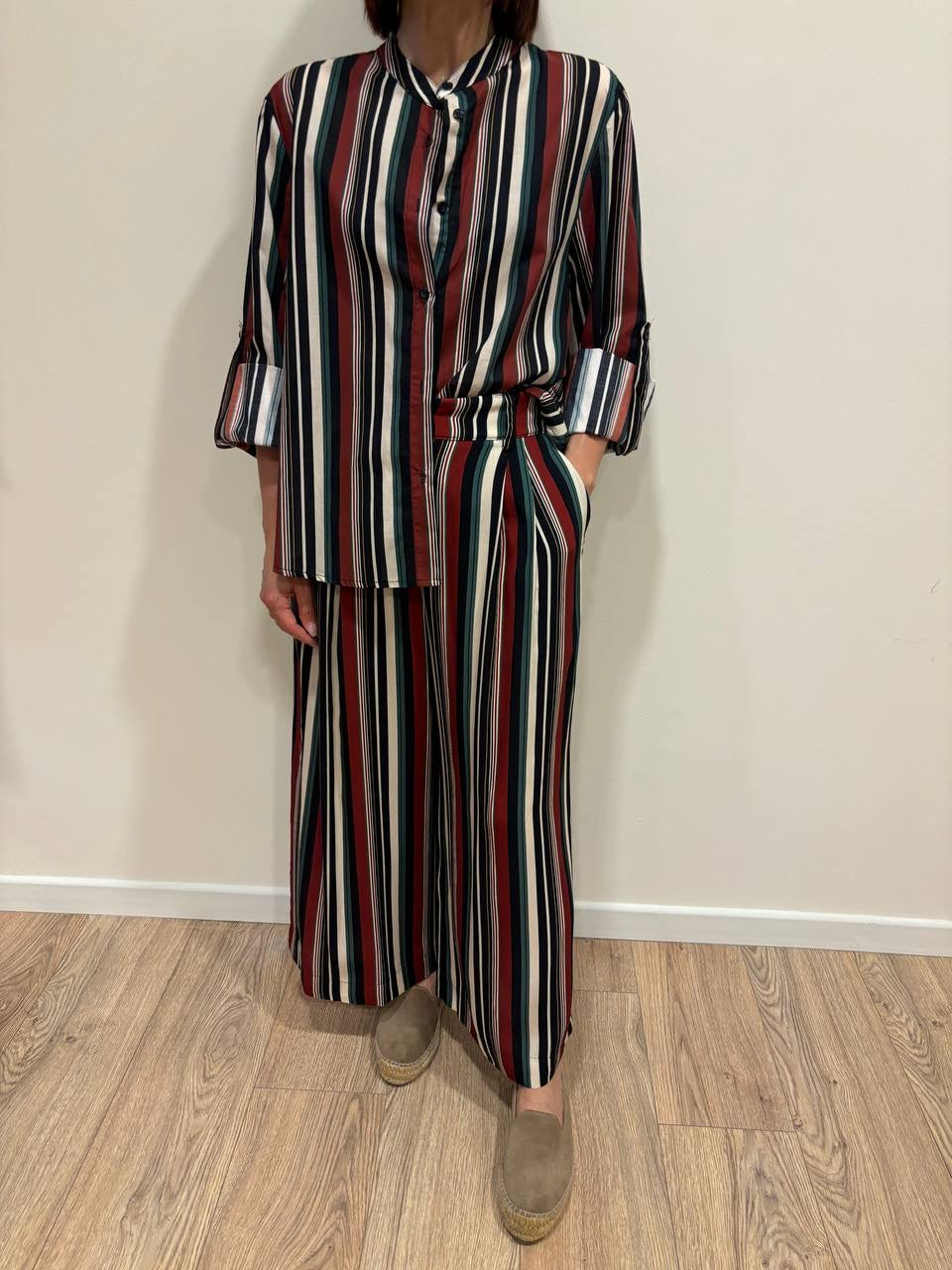 HAVEONE - Pantalone a palazzo crop a righe verticali