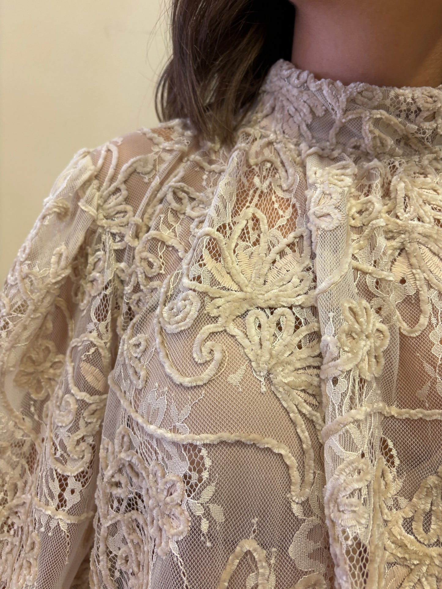 SOUVENIR - Camicia con inserti in velluto e pizzo color burro