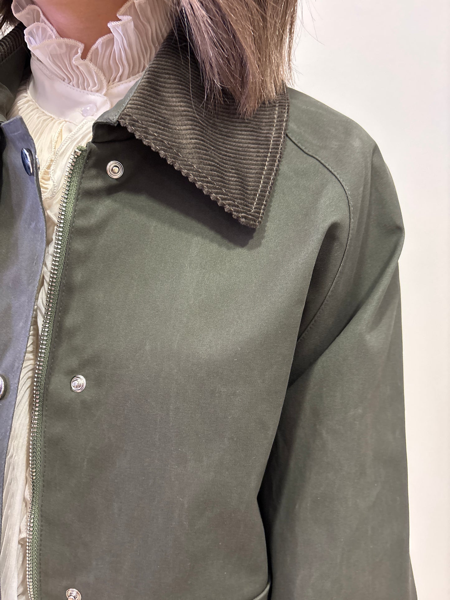 HAVEONE - Giacca cerata con bottoni e colletto millerighe in velluto verde militare