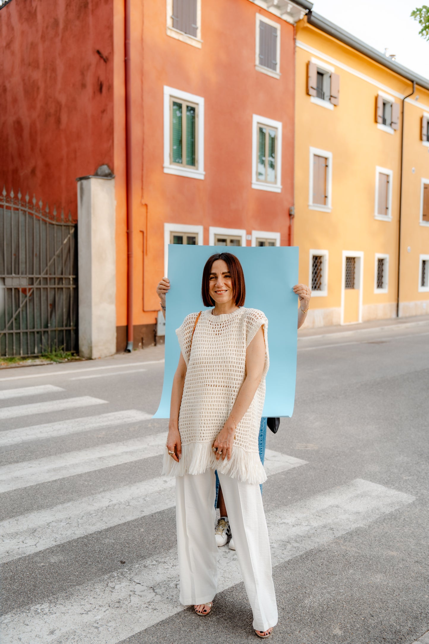 KAOS - Maxi gilet crochet burro con frange