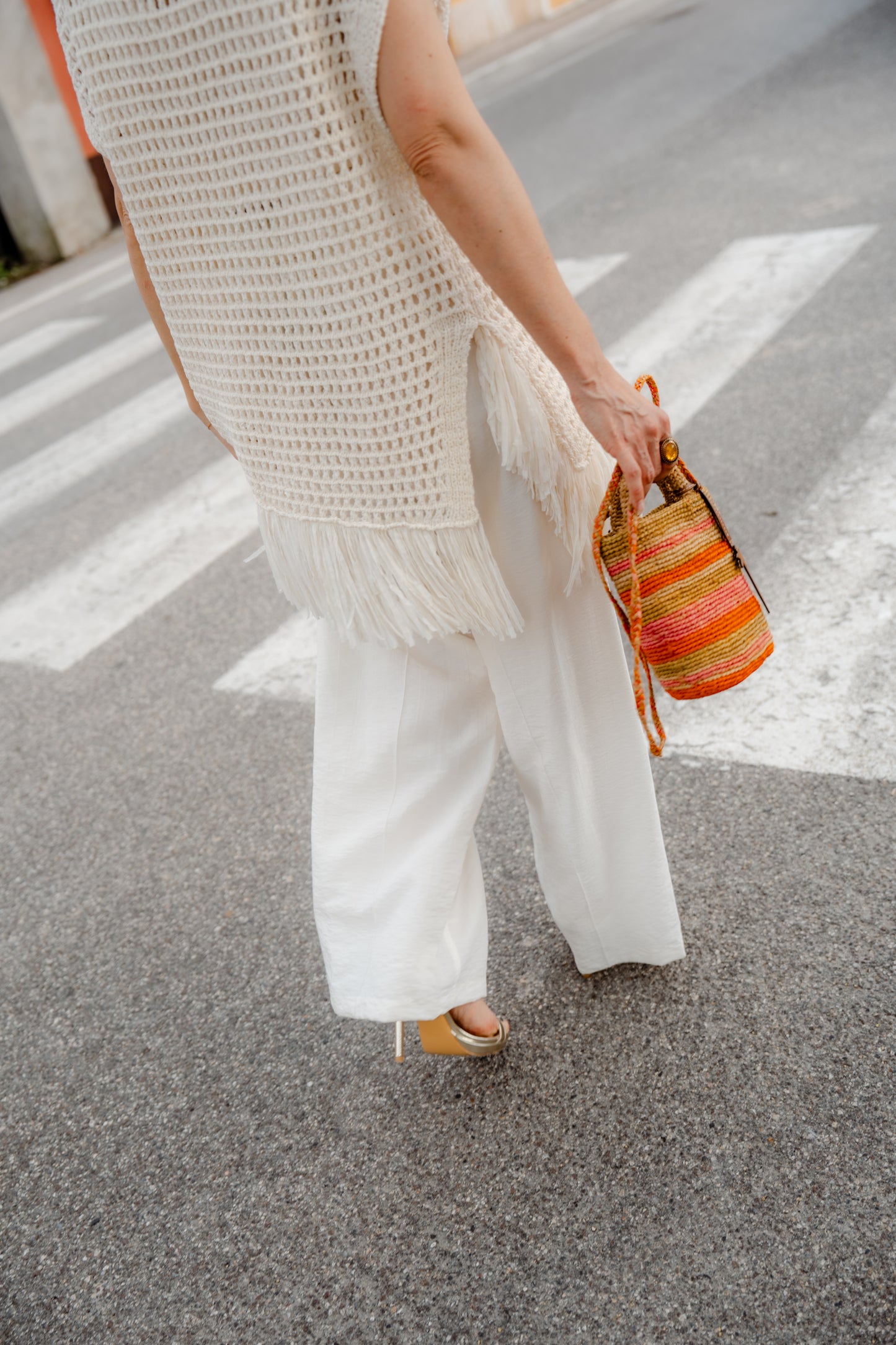KAOS - Maxi gilet crochet burro con frange