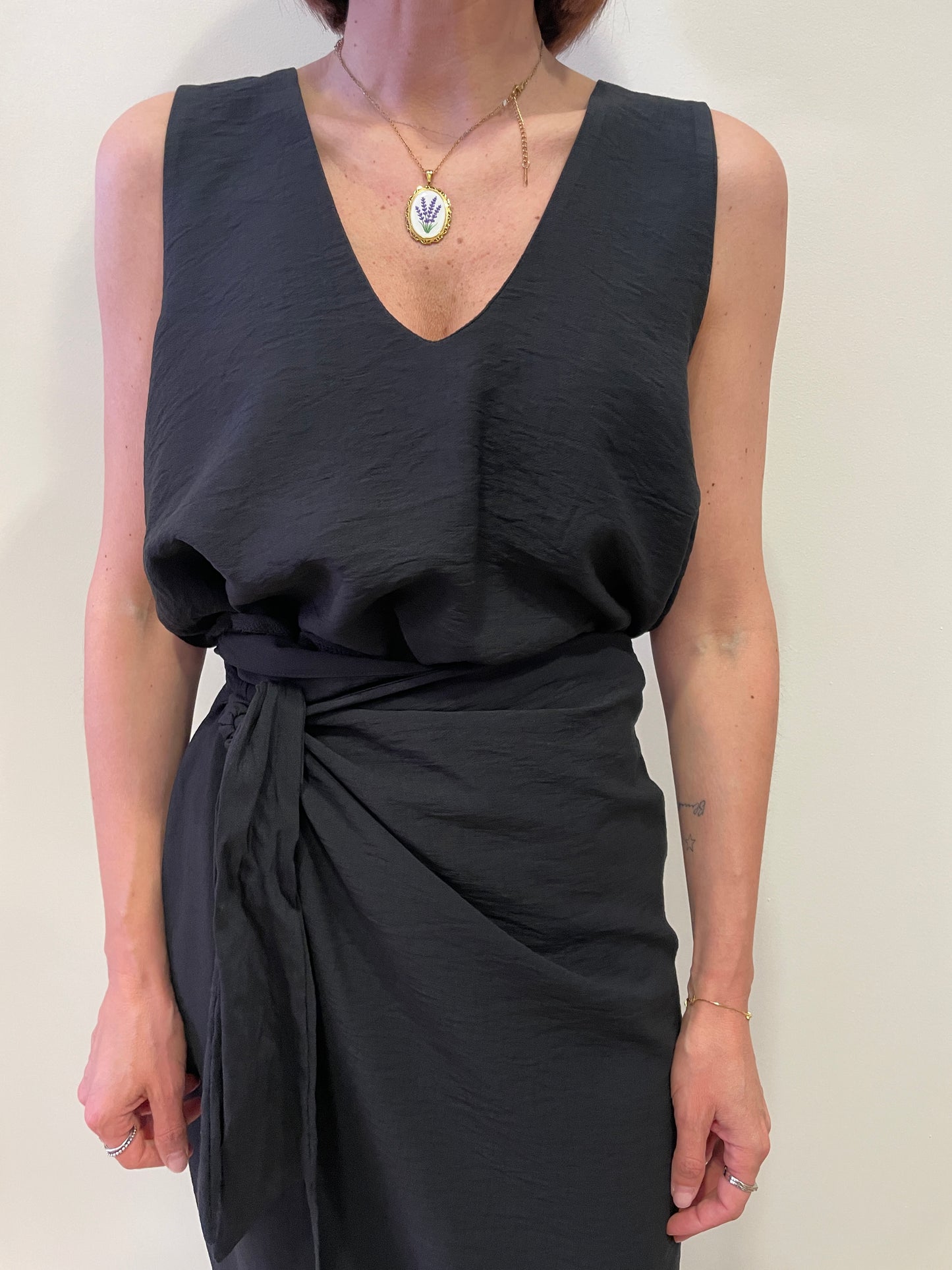 HAVEONE - Top con scollo a V in misto viscosa color nero