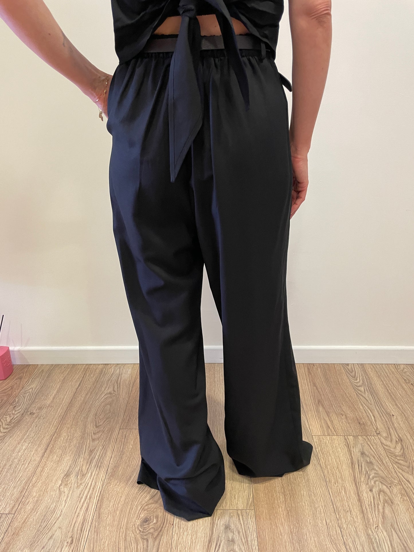 HAVEONE - Pantalone a palazzo ampio con pinces color nero