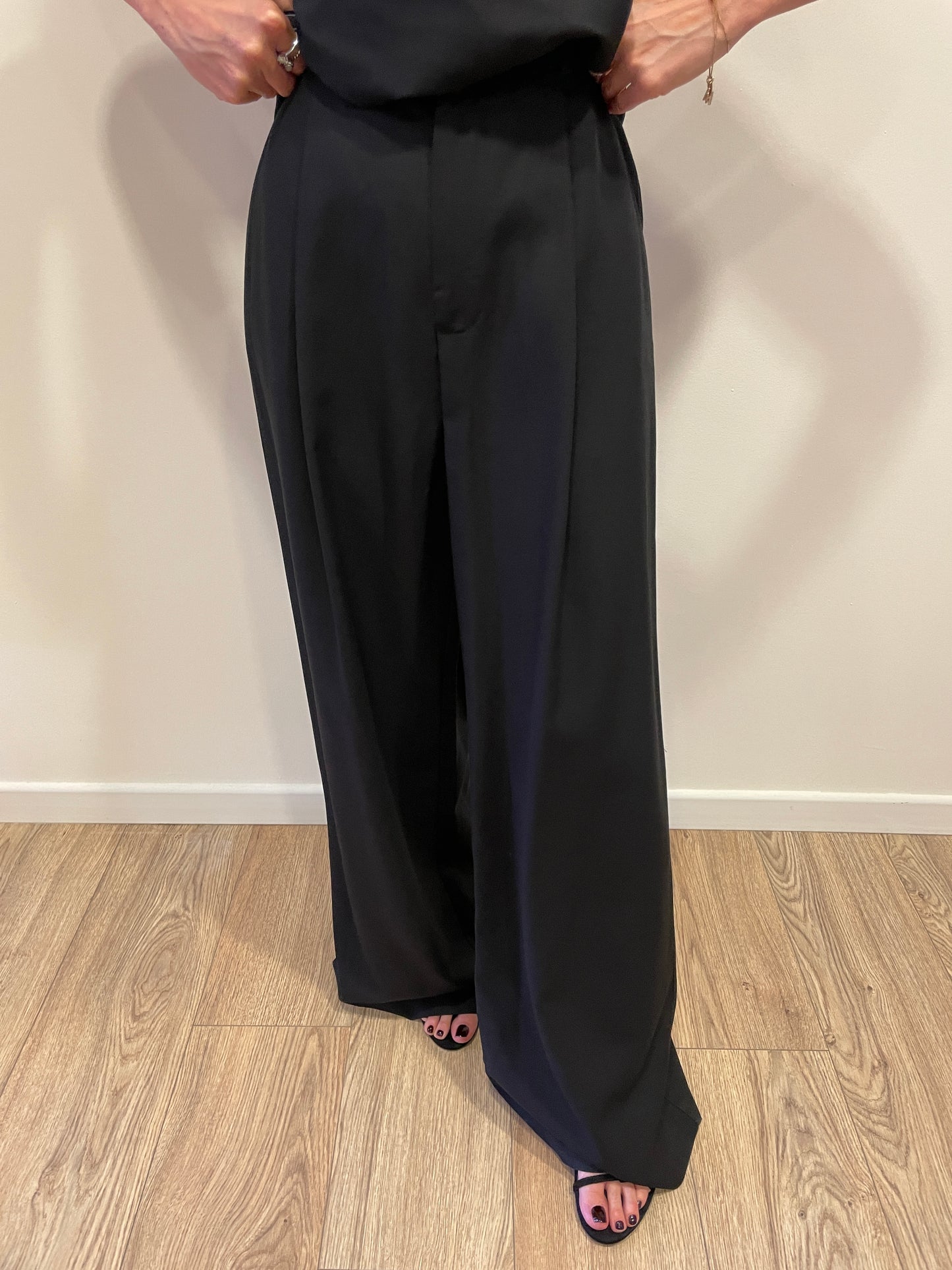 HAVEONE - Pantalone a palazzo ampio con pinces color nero
