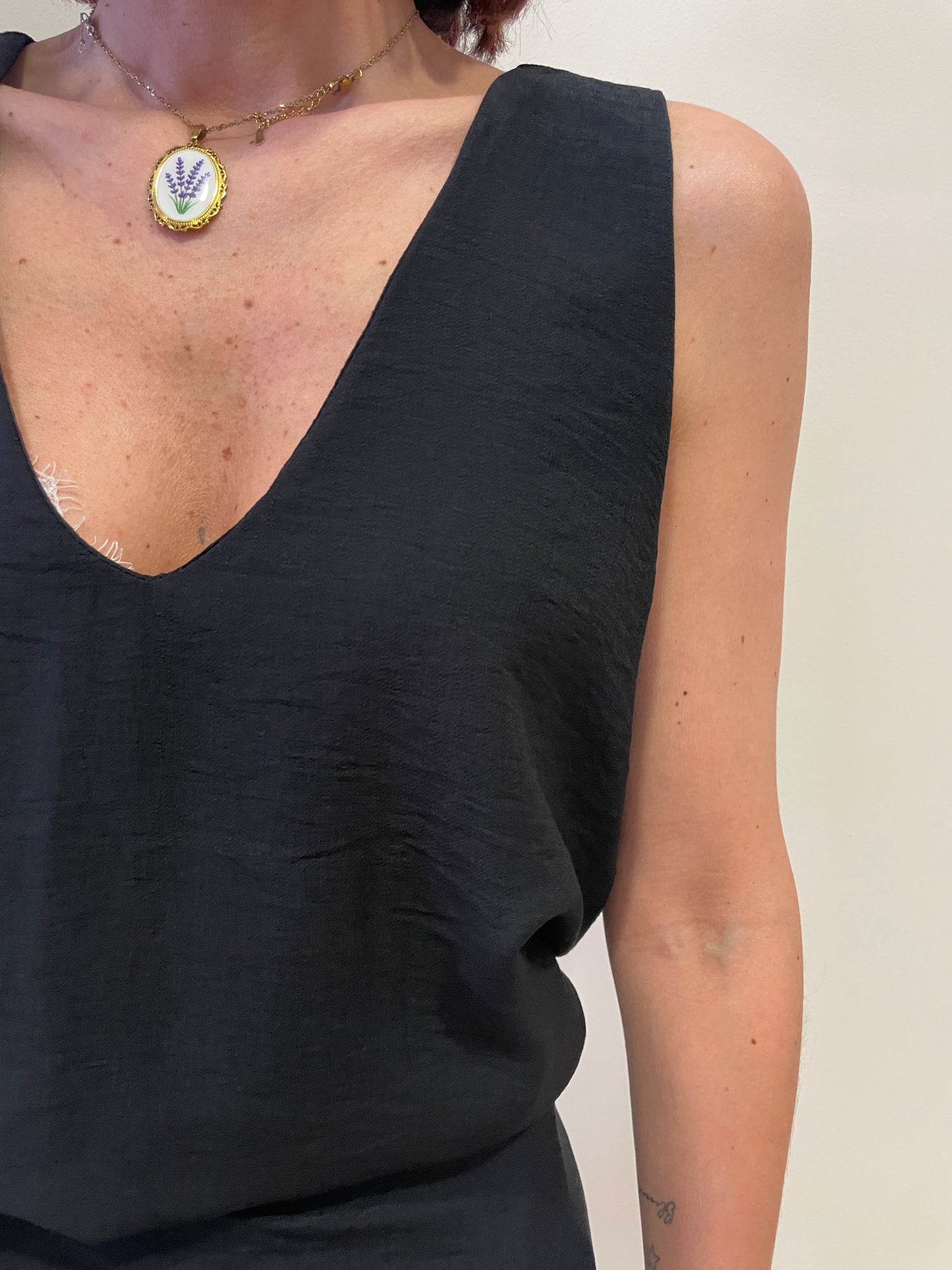 HAVEONE - Top con scollo a V in misto viscosa color nero