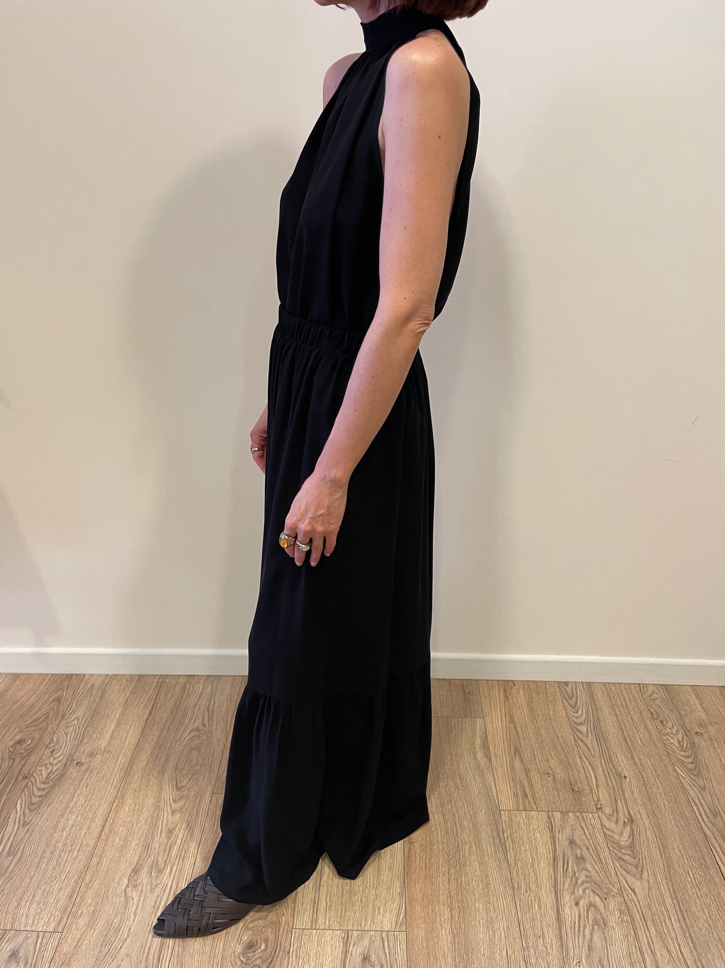 HAVEONE - Top in viscosa nero con scollo all'americana e allacciatura sul retro