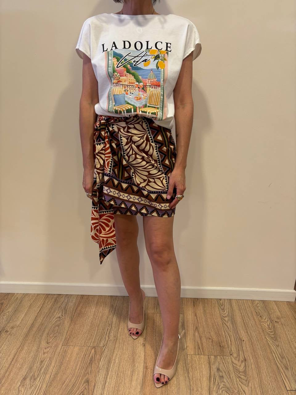 SOUVENIR - T-shirt con stampa "la dolce vita" e scollo a V sul retro