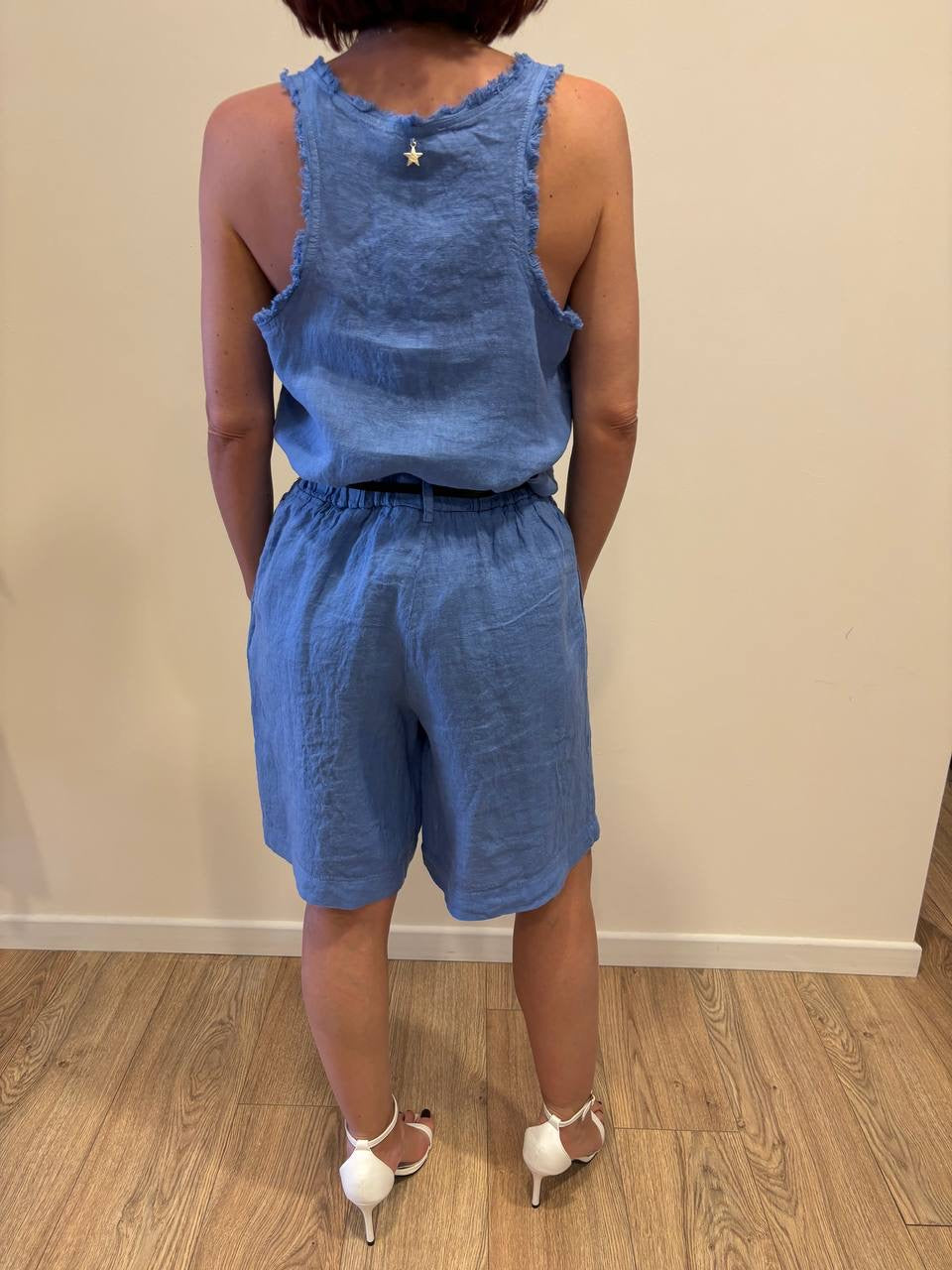 SOUVENIR - Canotta in lino color azzurro ceruleo con bordi sfrangiati