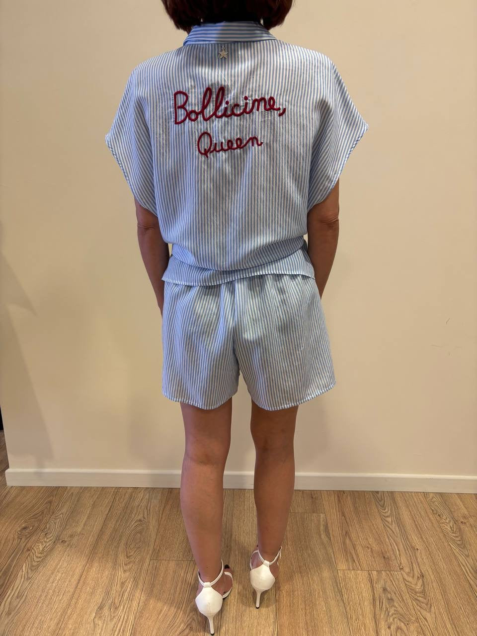 SOUVENIR - Camicia in cotone a mezze maniche a righe verticali bianca e azzurra con nodo