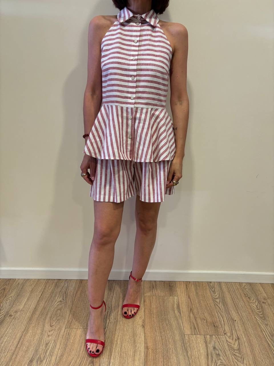 SOUVENIR - Shorts a farfalla a righe verticali burro e rosse in misto lino e cotone