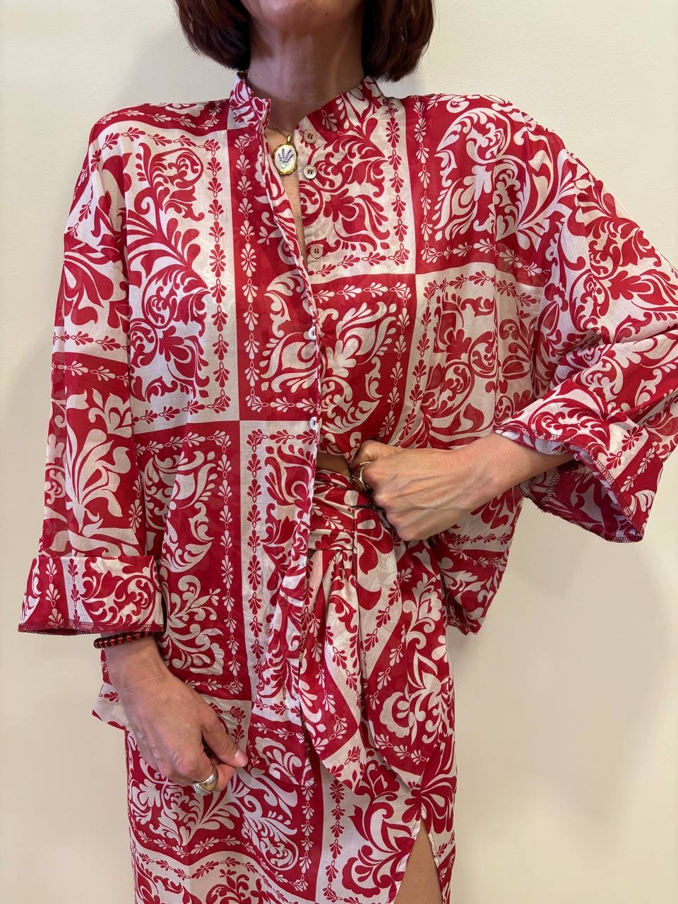 SOUVENIR - Camicia in cotone in fantasia burro e rossa con colletto alla coreana