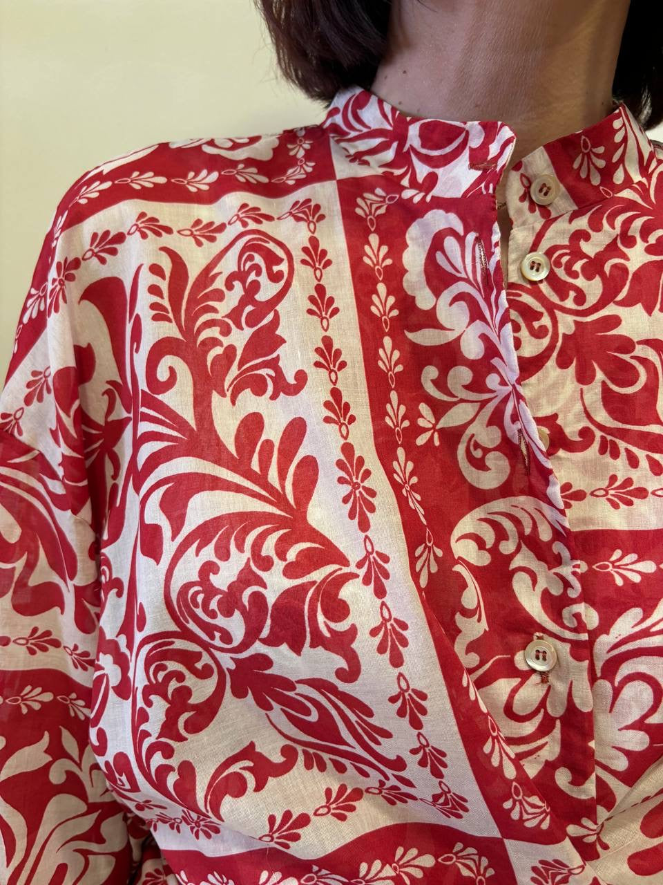 SOUVENIR - Camicia in cotone in fantasia burro e rossa con colletto alla coreana