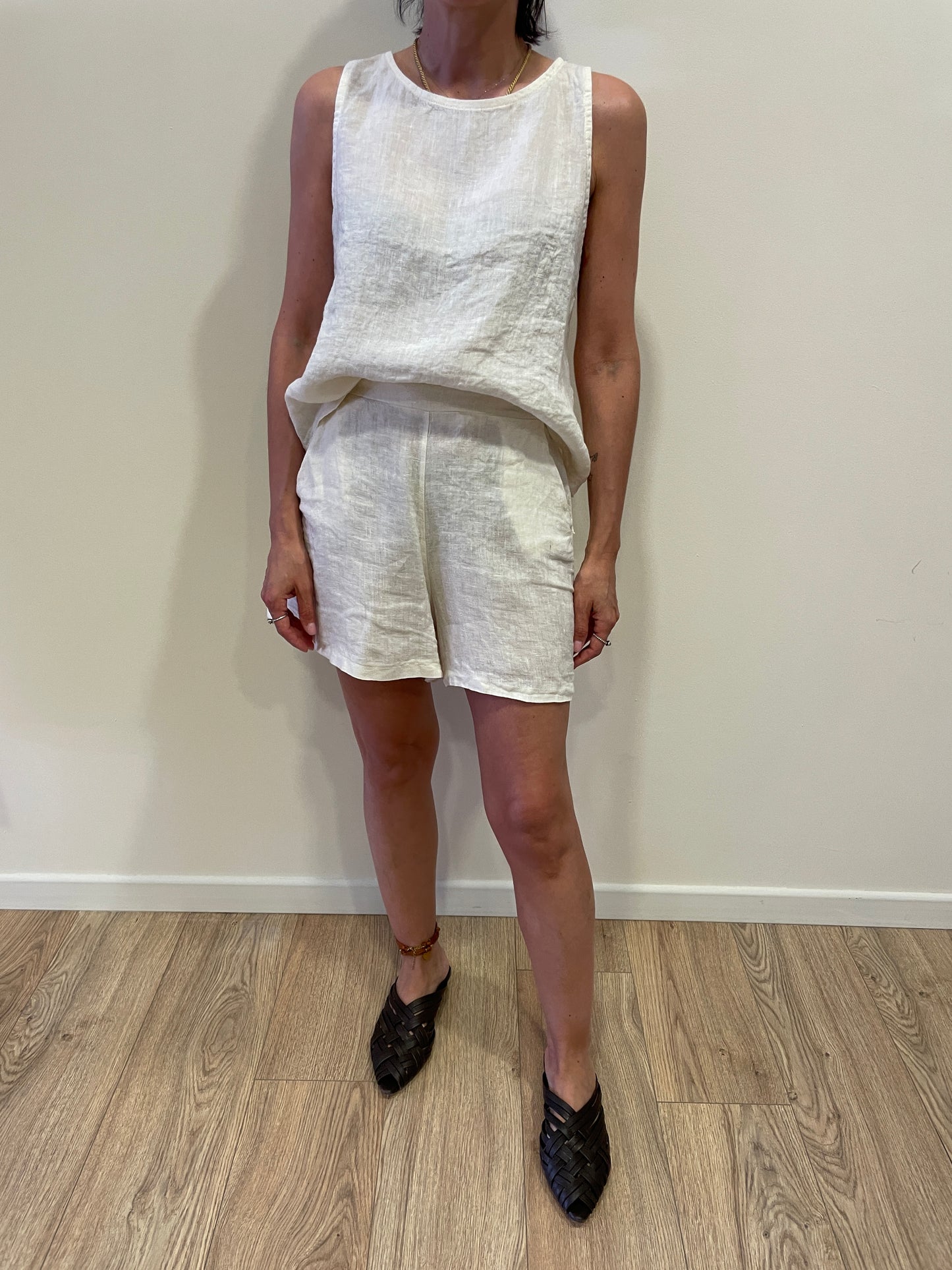 SUSY MIX - Shorts 100% lino a farfalla con elastico color latte