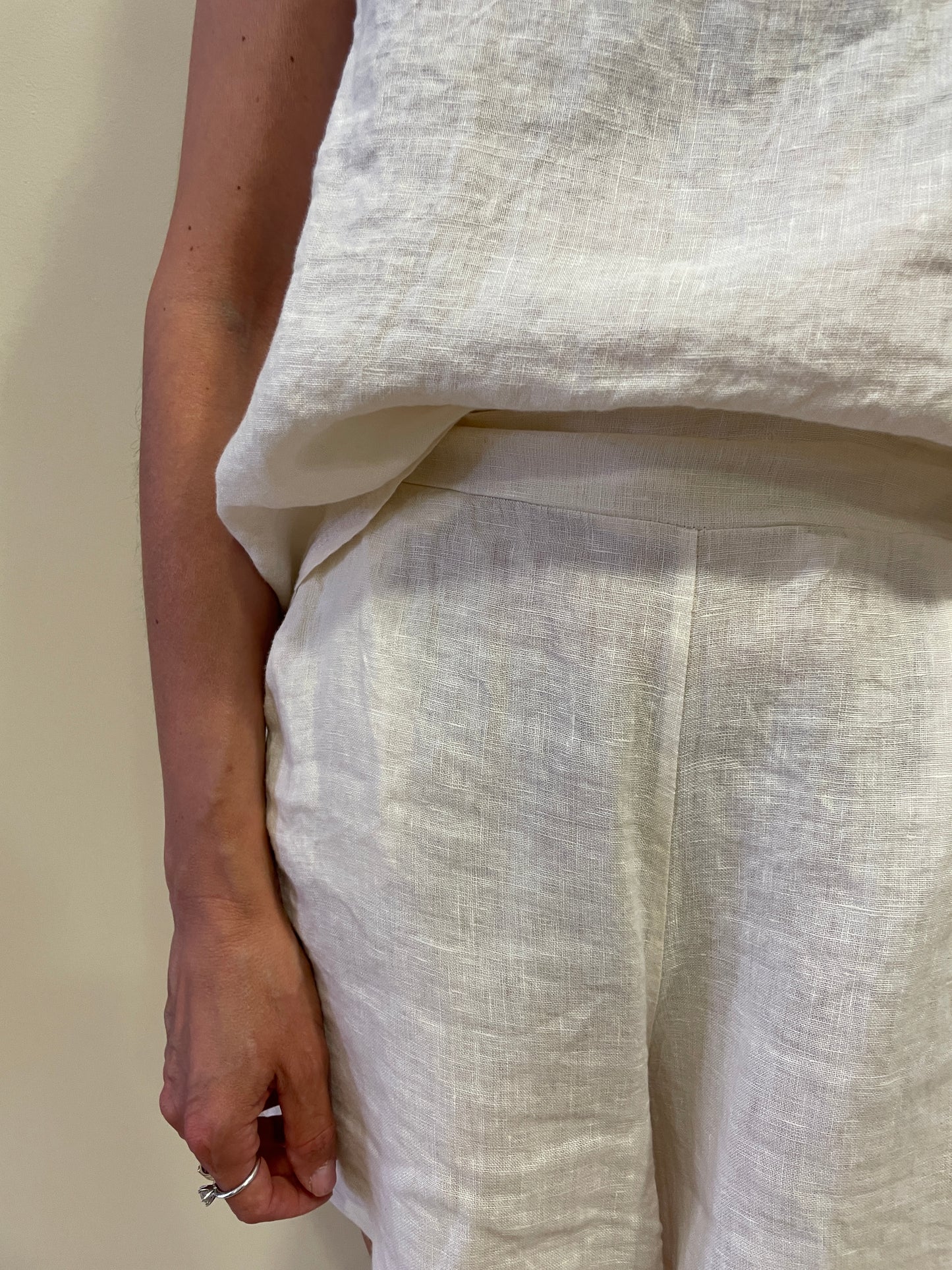 SUSY MIX - Shorts 100% lino a farfalla con elastico color latte