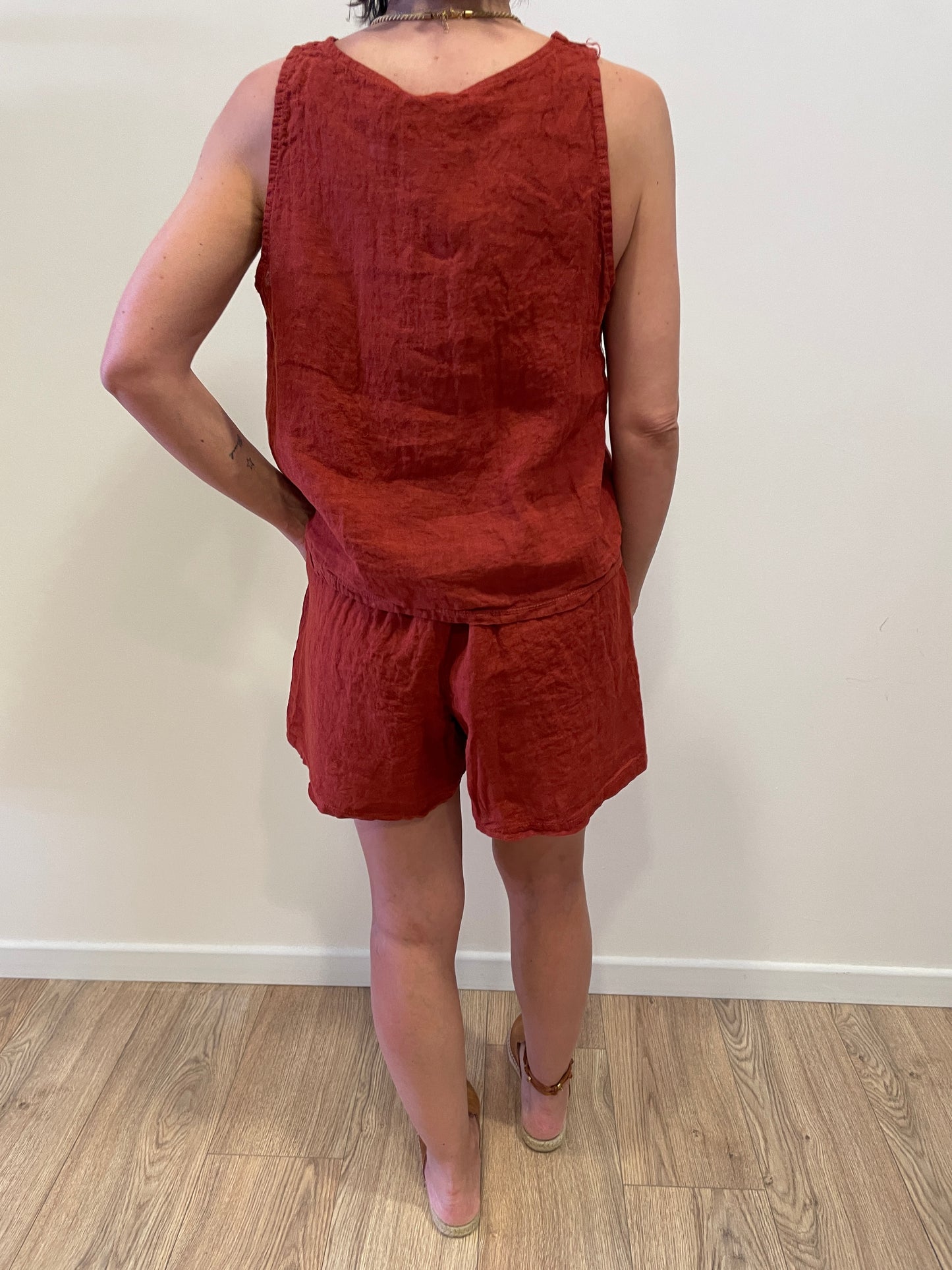 SUSY MIX - Shorts 100% lino a farfalla con elastico color ruggine