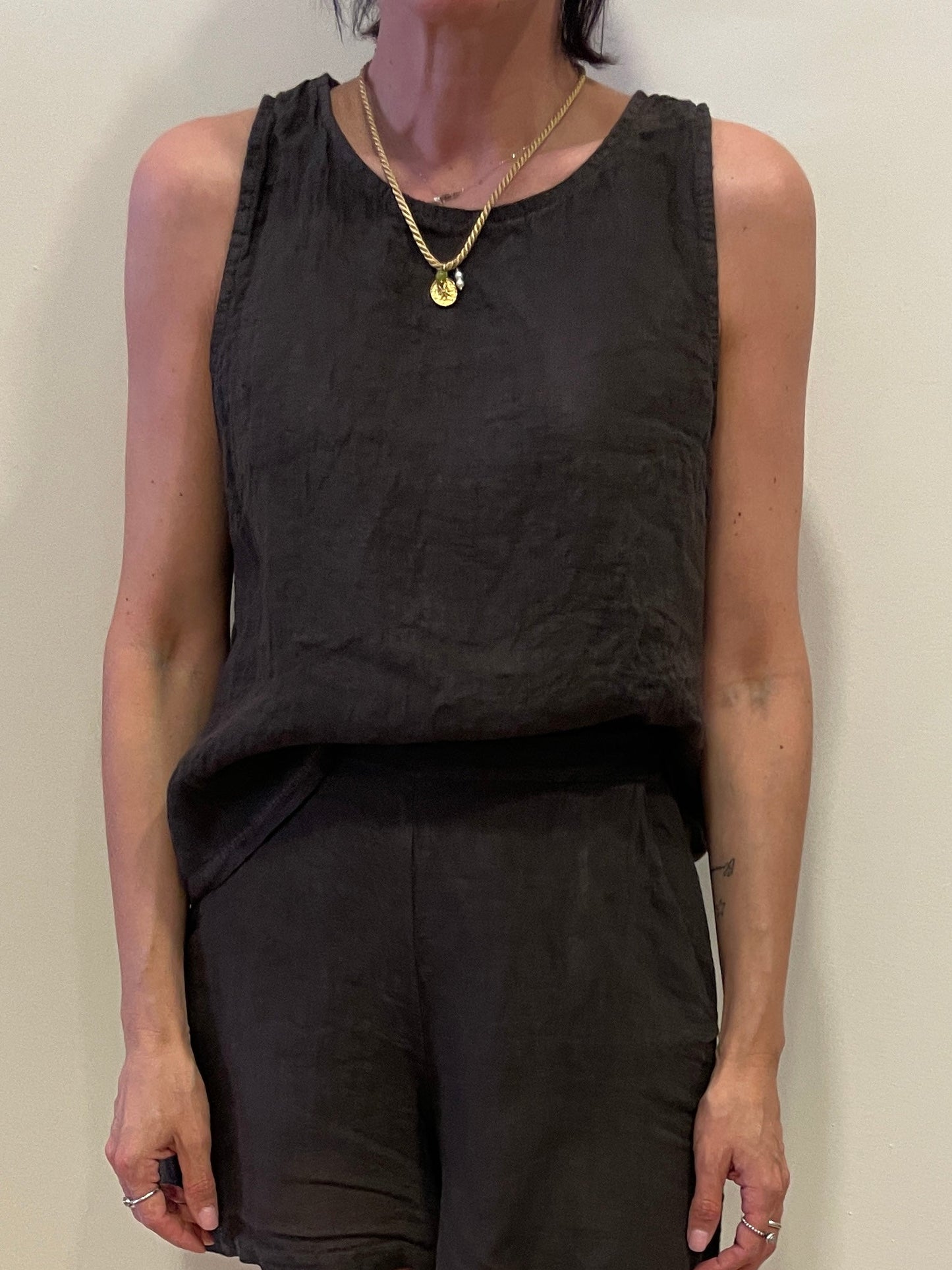 SUSY MIX - Top 100% lino a scatoletta a girocollo color moro