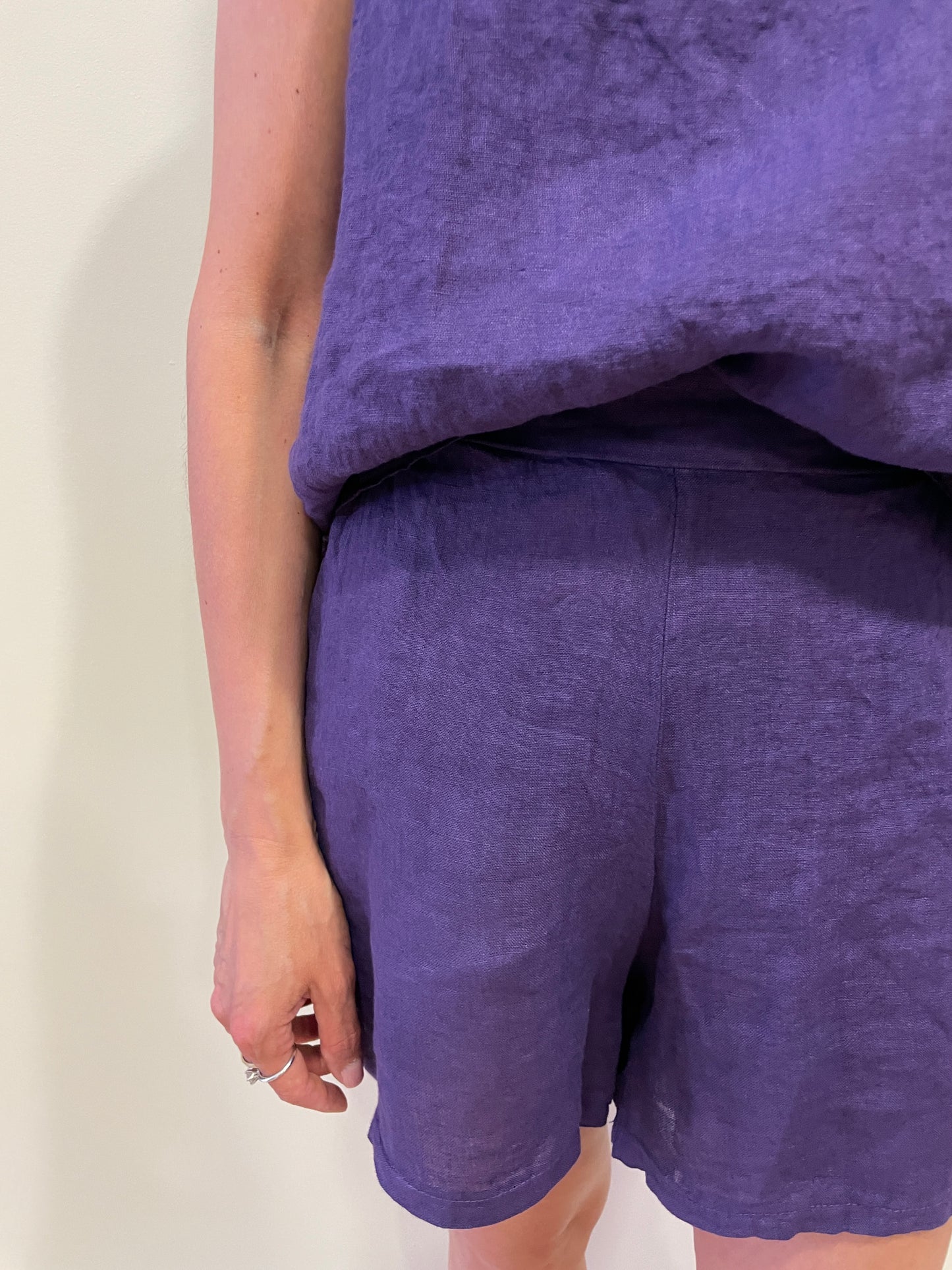 SUSY MIX - Shorts 100% lino a farfalla con elastico color viola