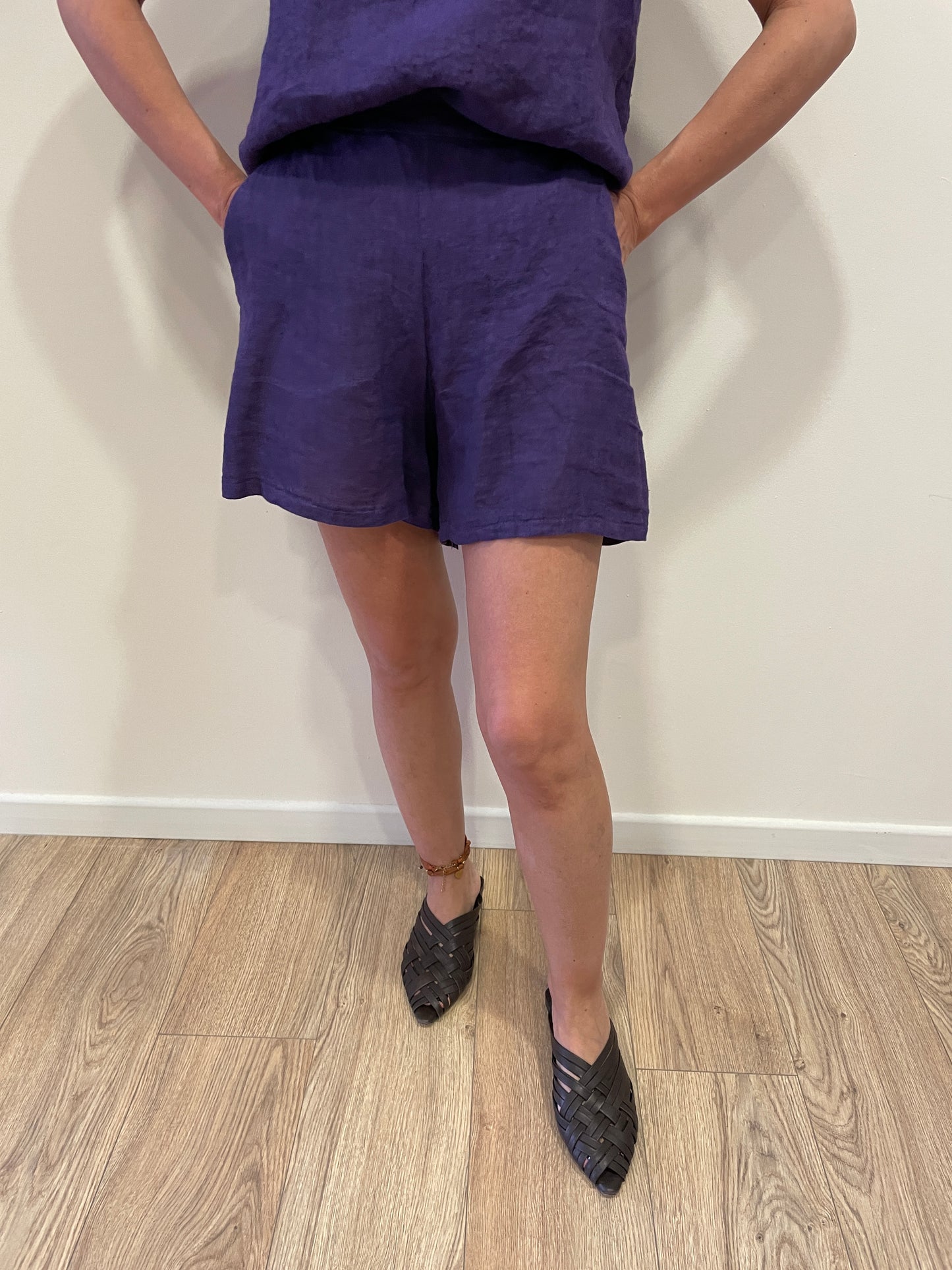 SUSY MIX - Shorts 100% lino a farfalla con elastico color viola