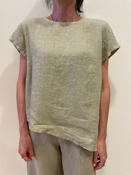SUSY MIX - Set coordinato con blusa asimmetrica e pantalone a palazzo 100% lino color safari