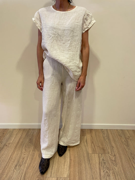 SUSY MIX - Set coordinato con blusa asimmetrica e pantalone a palazzo 100% lino color latte