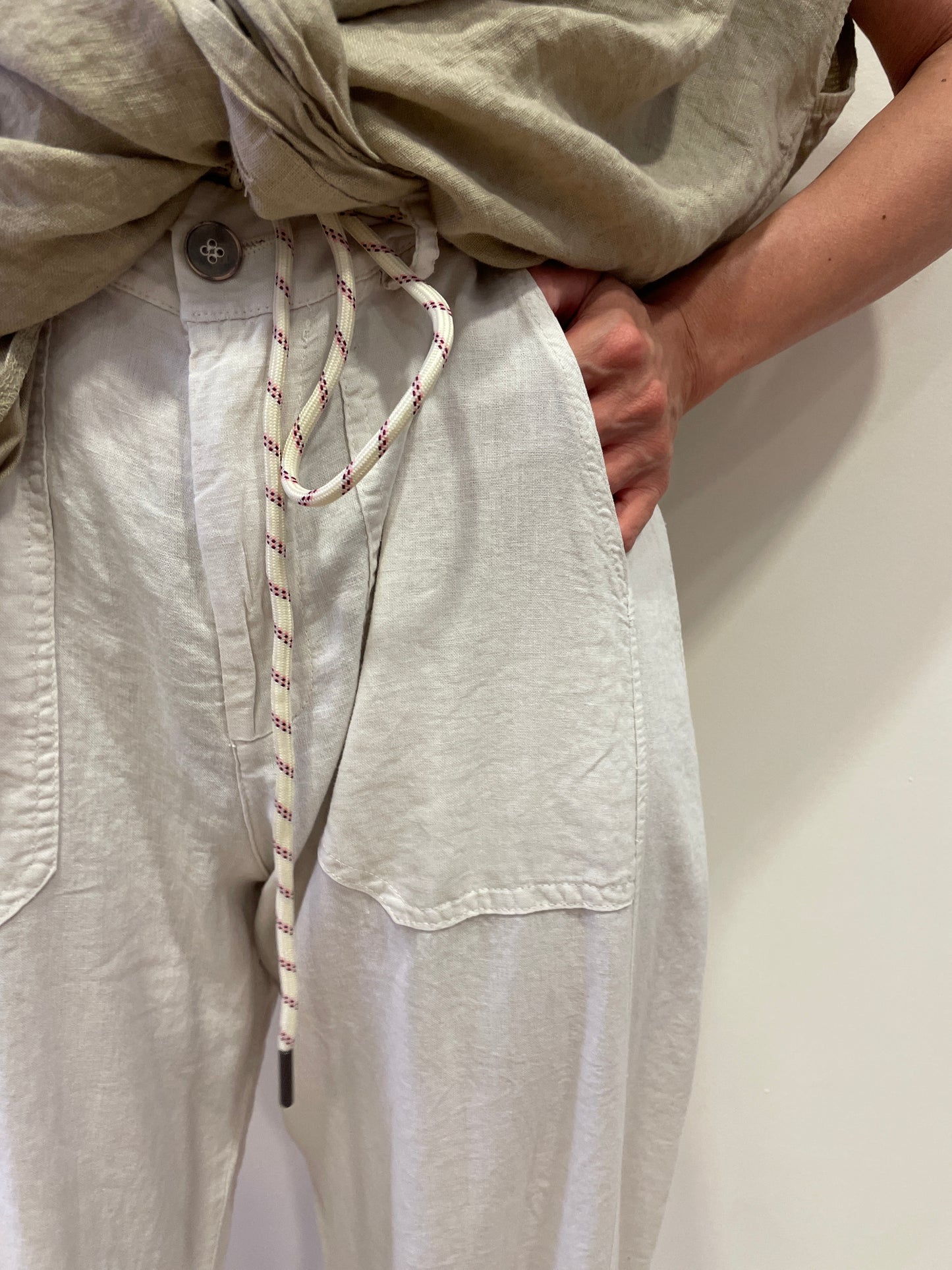 SUSY MIX - Pantalone barrel fit in misto lino e viscosa color sabbia