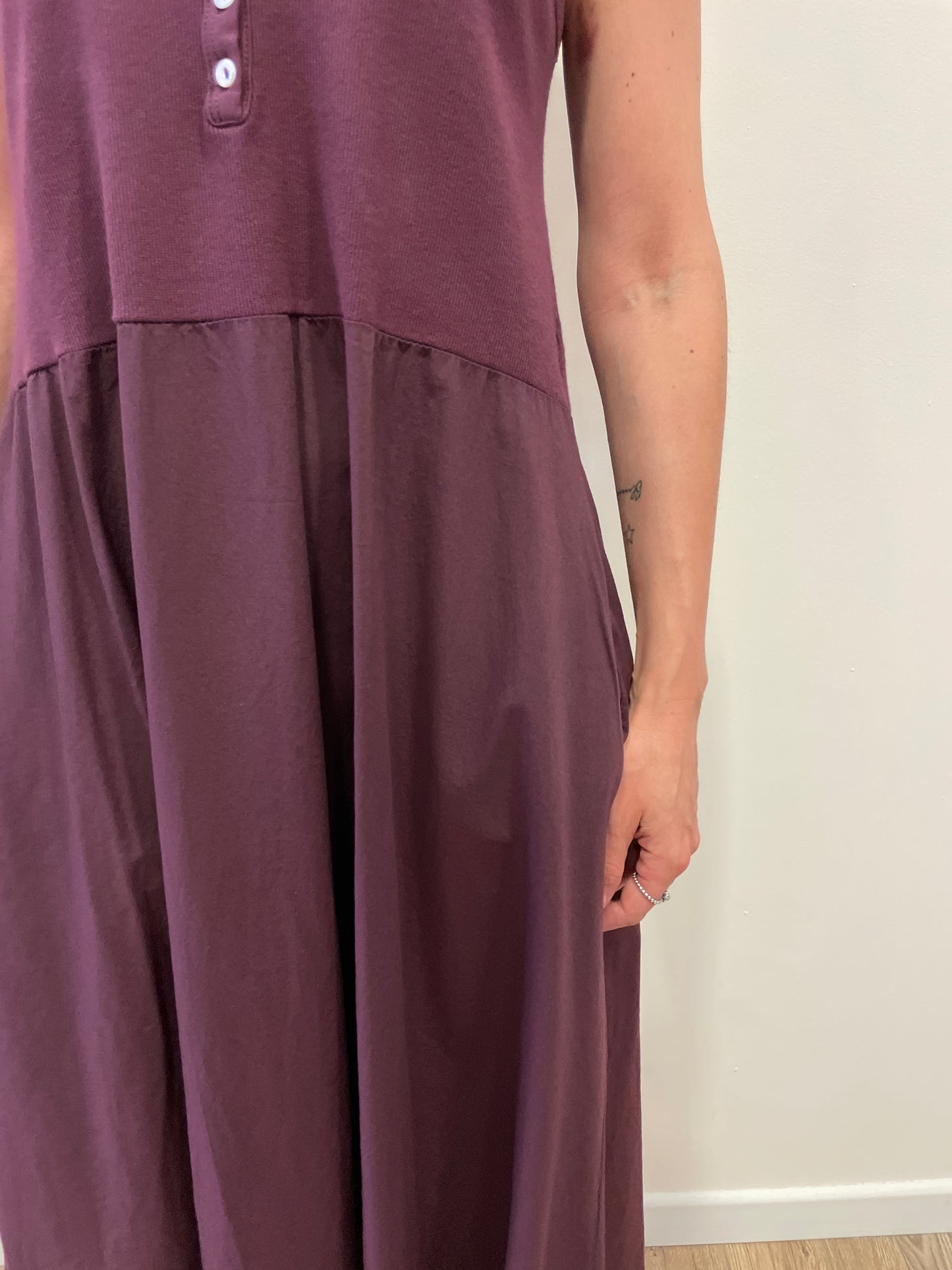 SUSY MIX - Abito lungo con top a costine e bottoni e gonna con tasche color fico