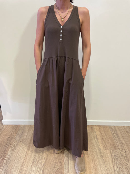 SUSY MIX - Abito lungo con top a costine e bottoni e gonna con tasche color moro