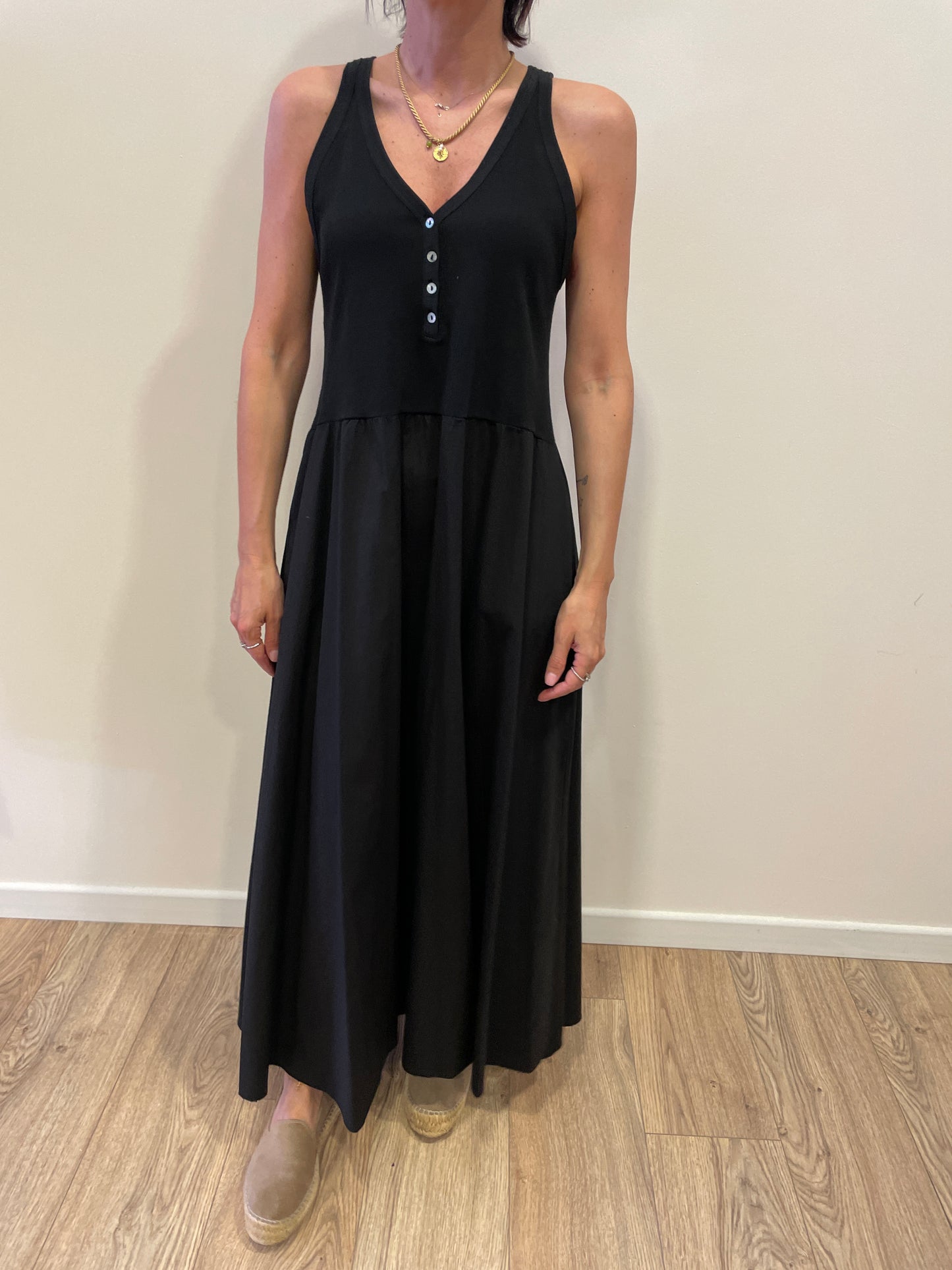 SUSY MIX - Abito lungo con top a costine e bottoni e gonna con tasche color nero