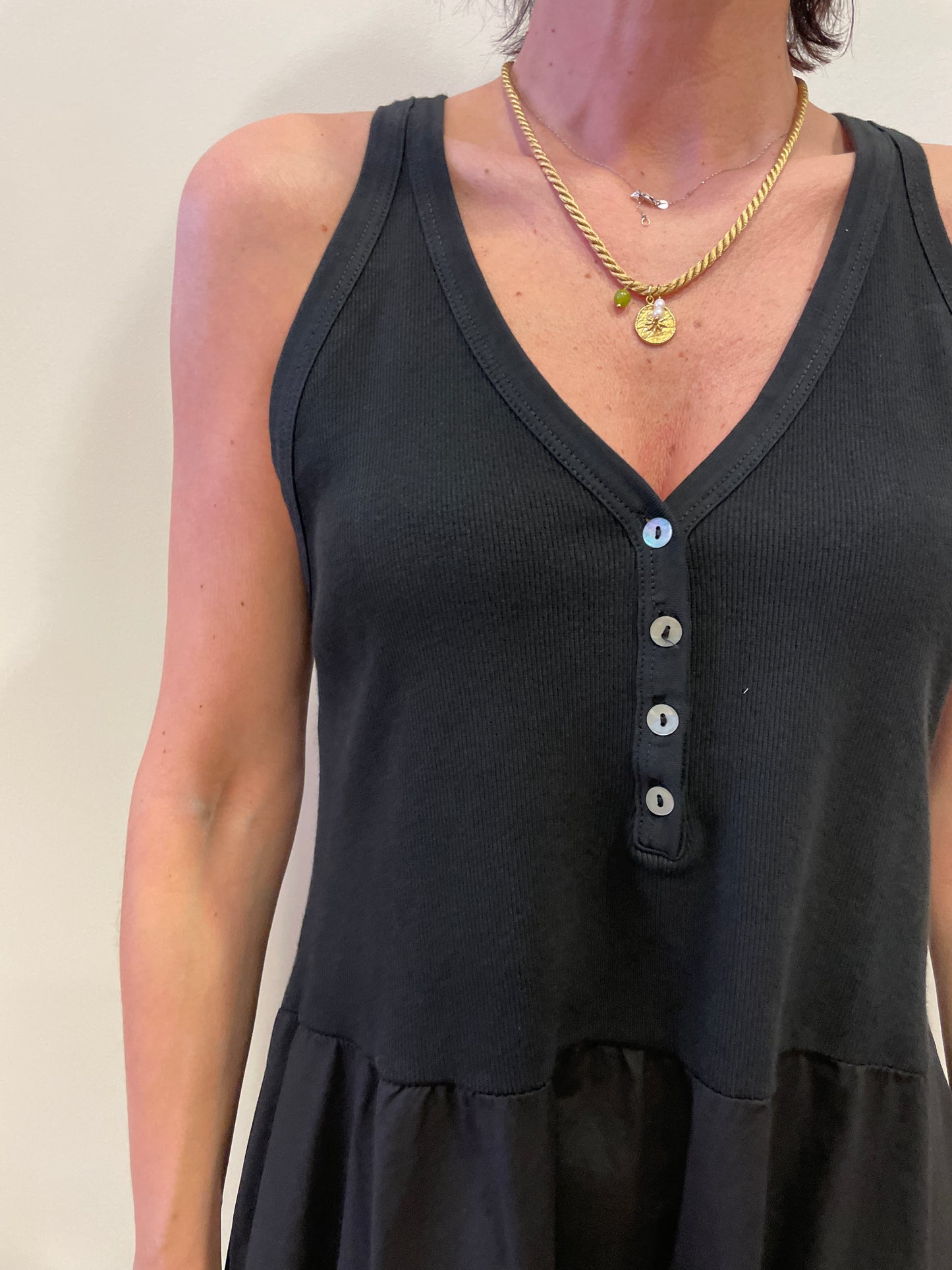 SUSY MIX - Abito lungo con top a costine e bottoni e gonna con tasche color nero