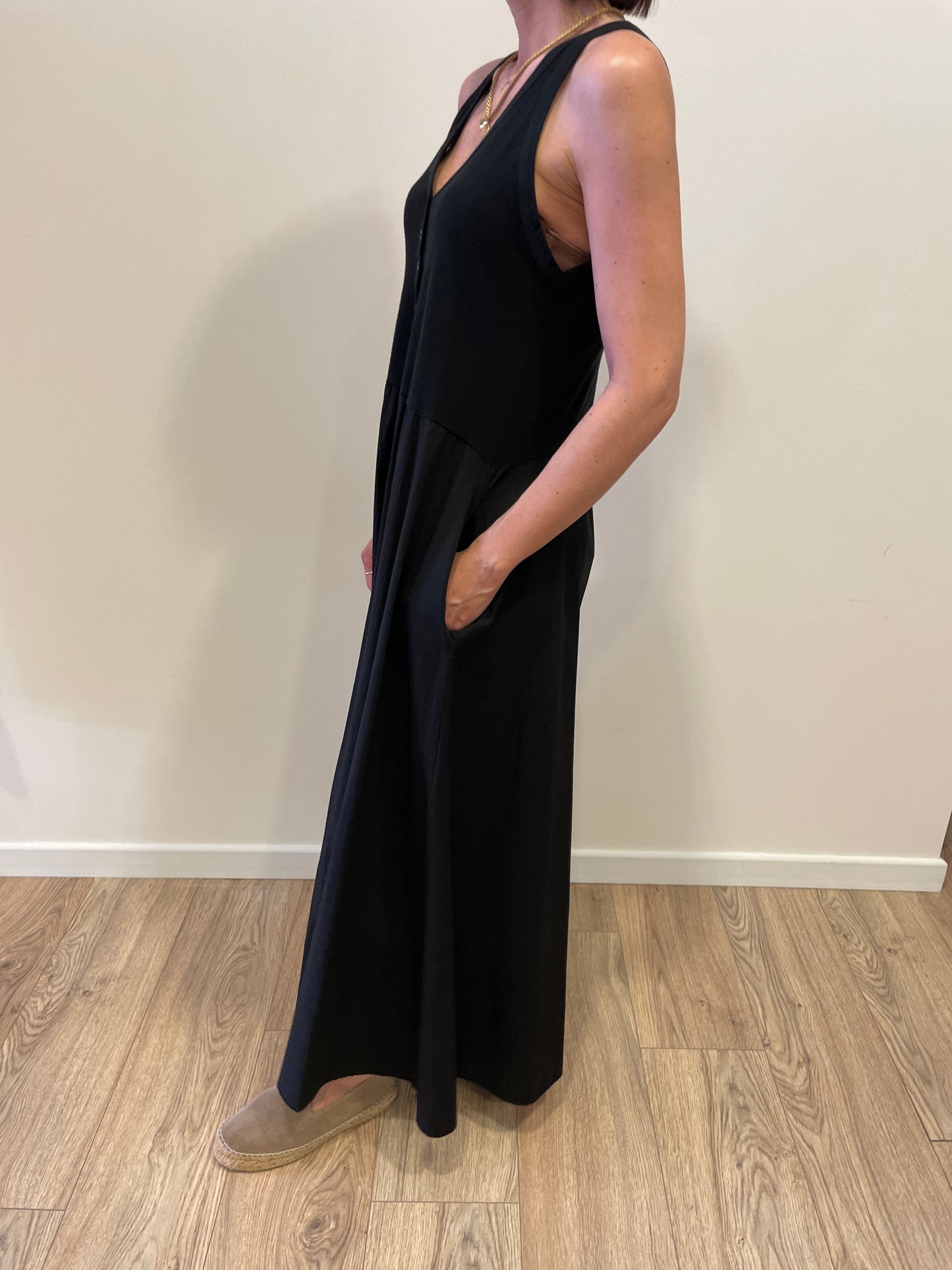 SUSY MIX - Abito lungo con top a costine e bottoni e gonna con tasche color nero