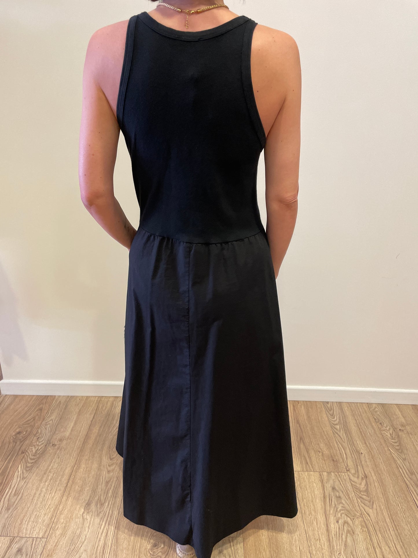 SUSY MIX - Abito lungo con top a costine e bottoni e gonna con tasche color nero