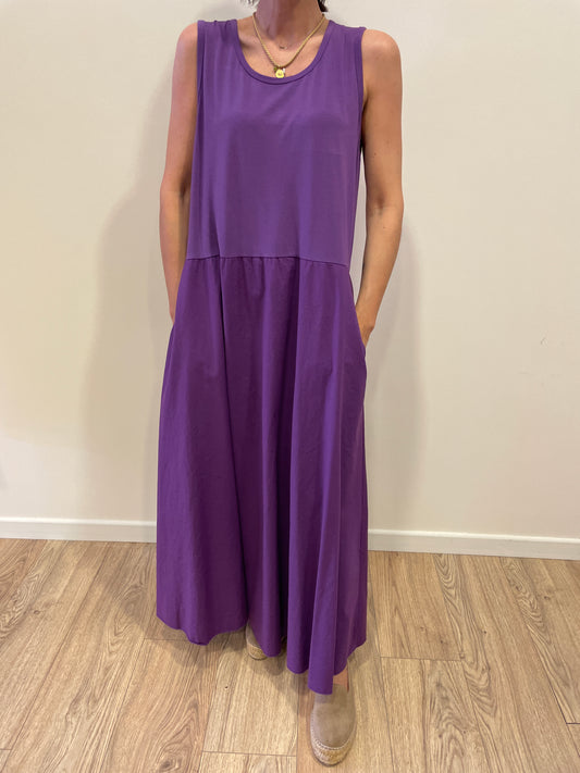 SUSY MIX - Abito lungo con spalle larghe in cotone con tasche color viola