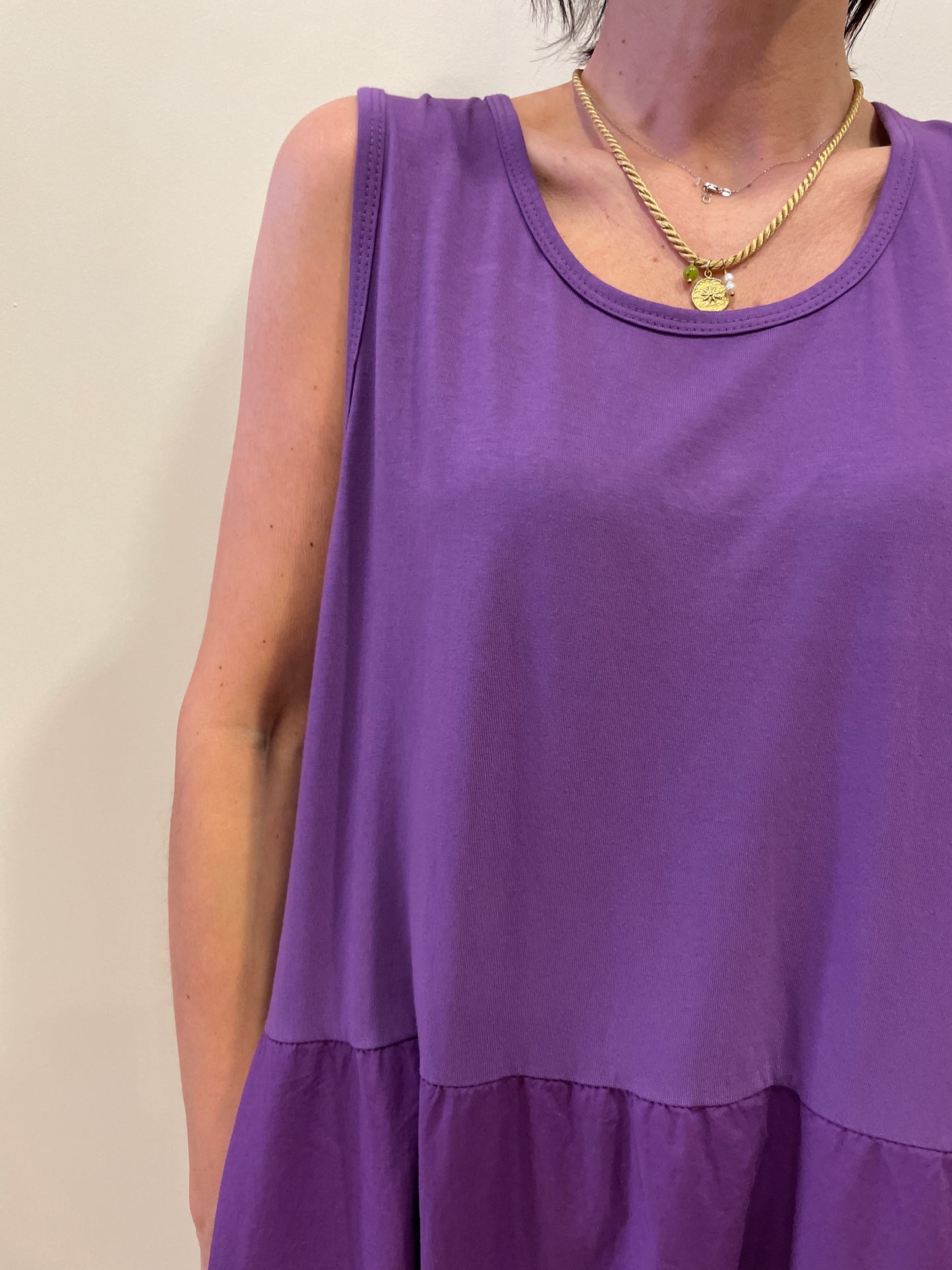 SUSY MIX - Abito lungo con spalle larghe in cotone con tasche color viola