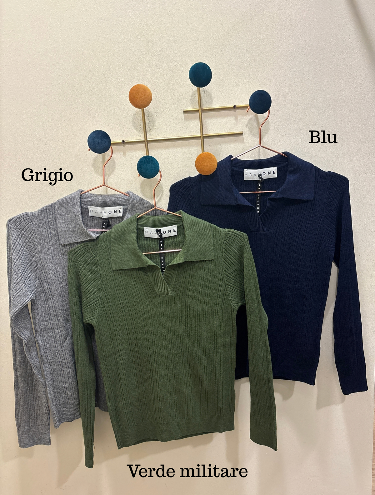 HAVEONE - Polo a maniche lunghe in misto viscosa con scollo a V a costine color nero