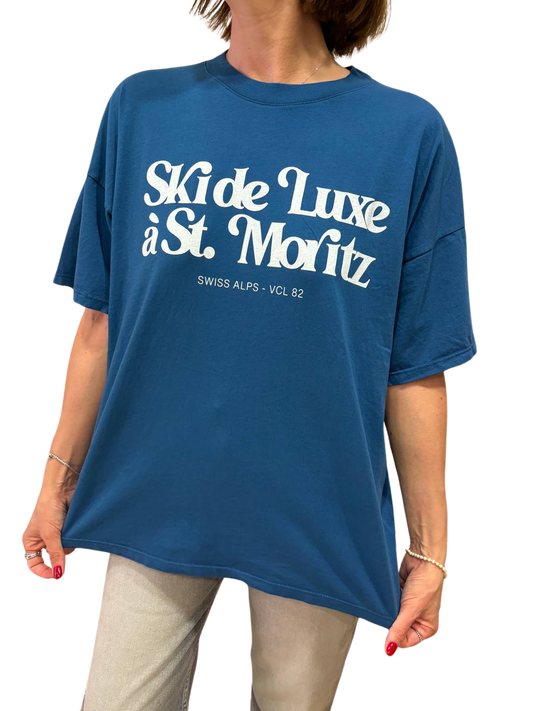 VICOLO - T-shirt in cotone con scritta "Ski de luxe a St. Moritz" - più colori